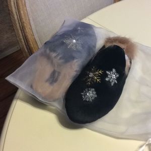 Wendy Williams Collection black slippers